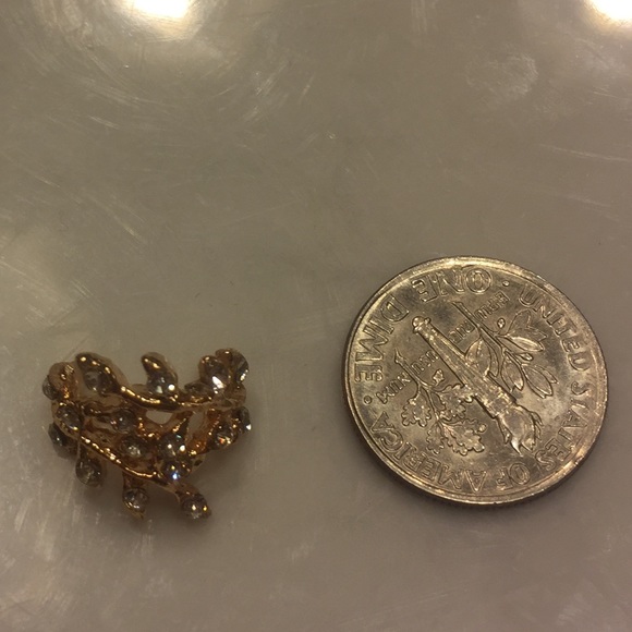 π Awesome Pierce-less leaf vine ear cuff in gold or silver π - Picture 6 of 8